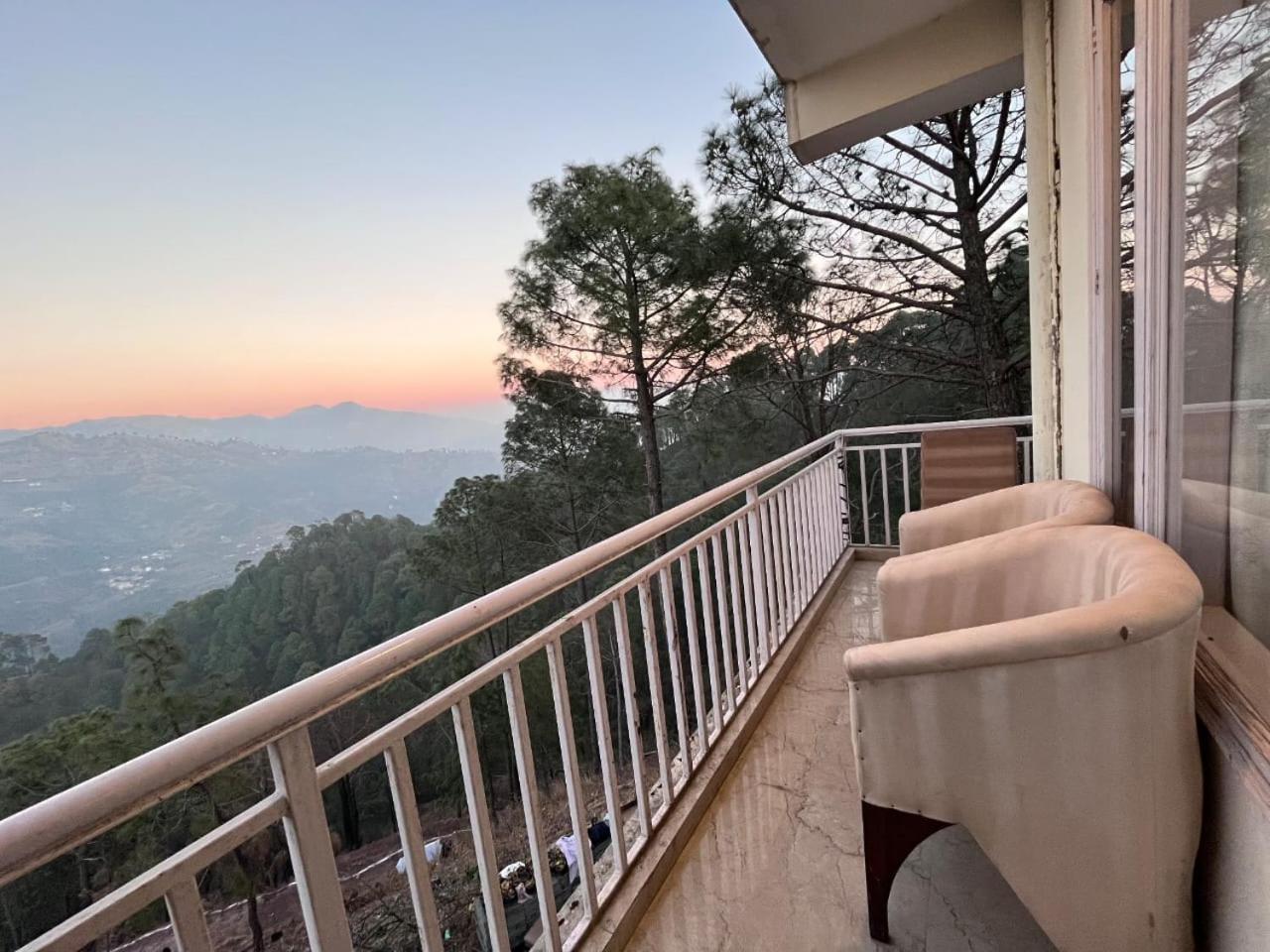Hotel Tribe View - Away From City Hustle !! Top Rated & Most Awarded Property !! A Peaceful Stay Касаулі Екстер'єр фото